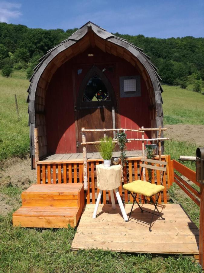 Zuruck Zur Natur - Urlaub Im Zirkuswagen, Sommeratelier Oder Schindelwagen Adenbach Exterior photo